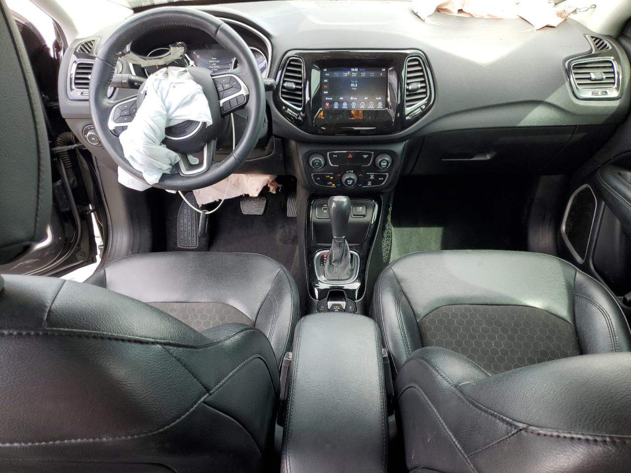 2018 Jeep Compass Latitude VIN: 3C4NJCBBXJT327030 Lot: 82076195