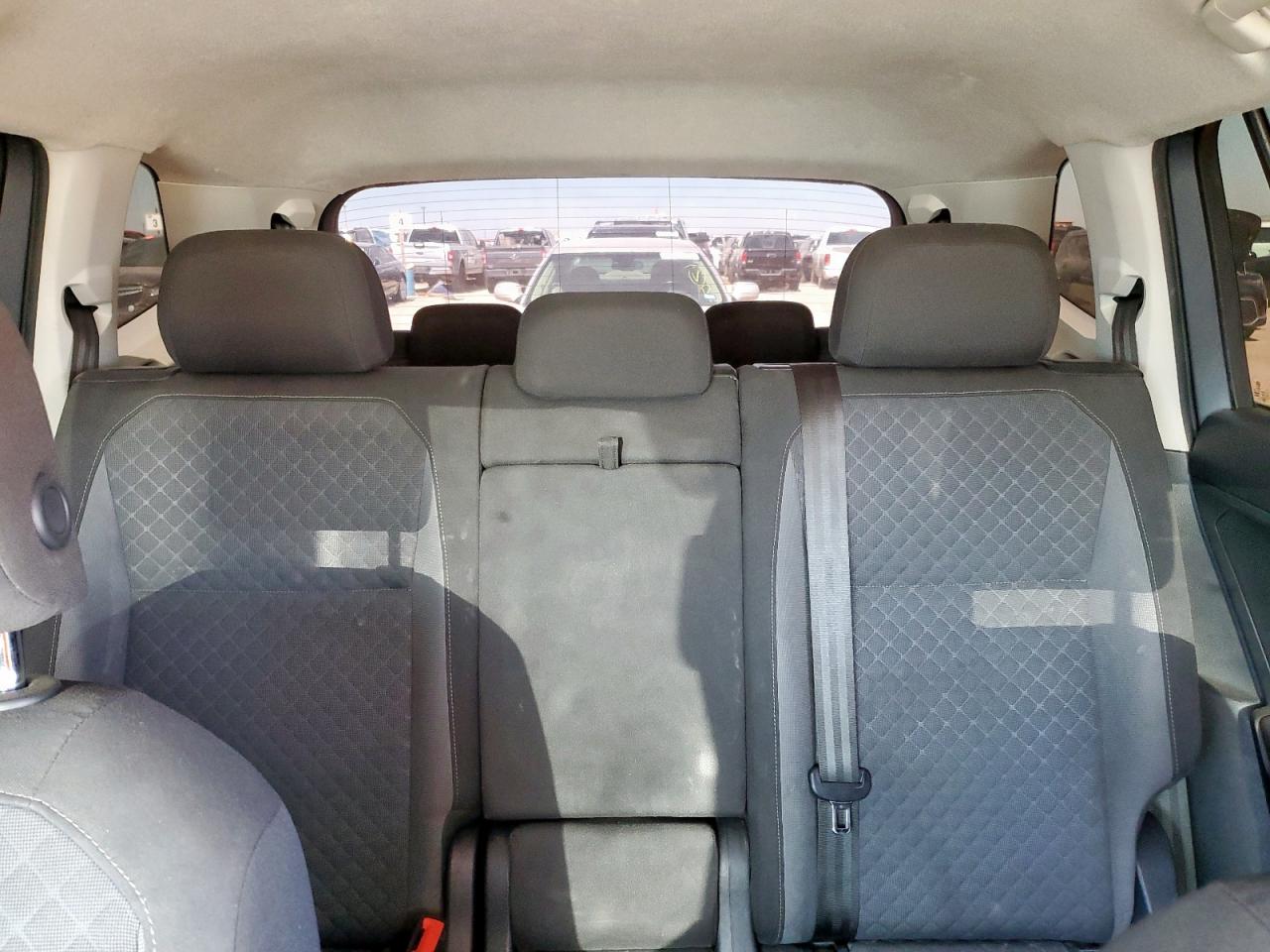 2018 Volkswagen Tiguan S VIN: 3VV1B7AX8JM070459 Lot: 70947045