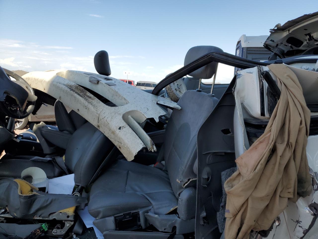 2005 Chrysler Town & Country Limited VIN: 2C8GP64L25R322894 Lot: 71325545