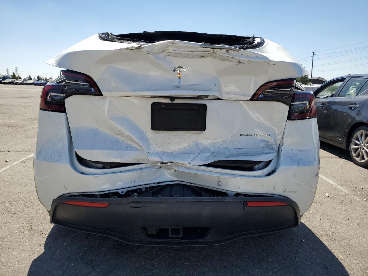 2022 Tesla Model Y VIN: 7SAYGAEE1NF490744 Lot: 72050675