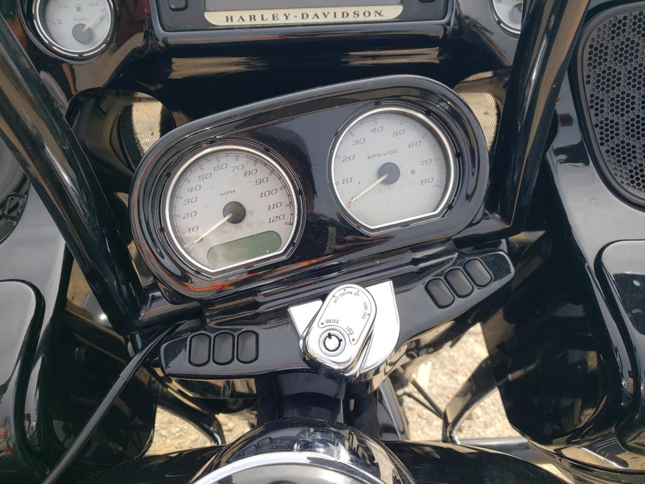 2015 Harley-Davidson Fltrxs Road Glide Special VIN: 1HD1KTM1XFB621261 Lot: 80263485