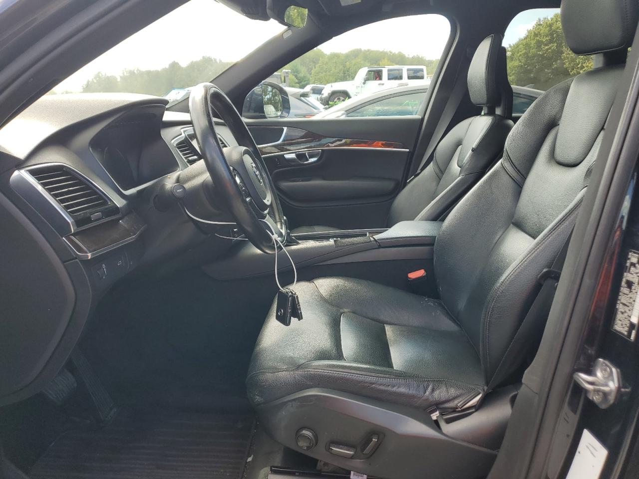 2016 Volvo Xc90 T6 VIN: YV4A22PK0G1061898 Lot: 70330915