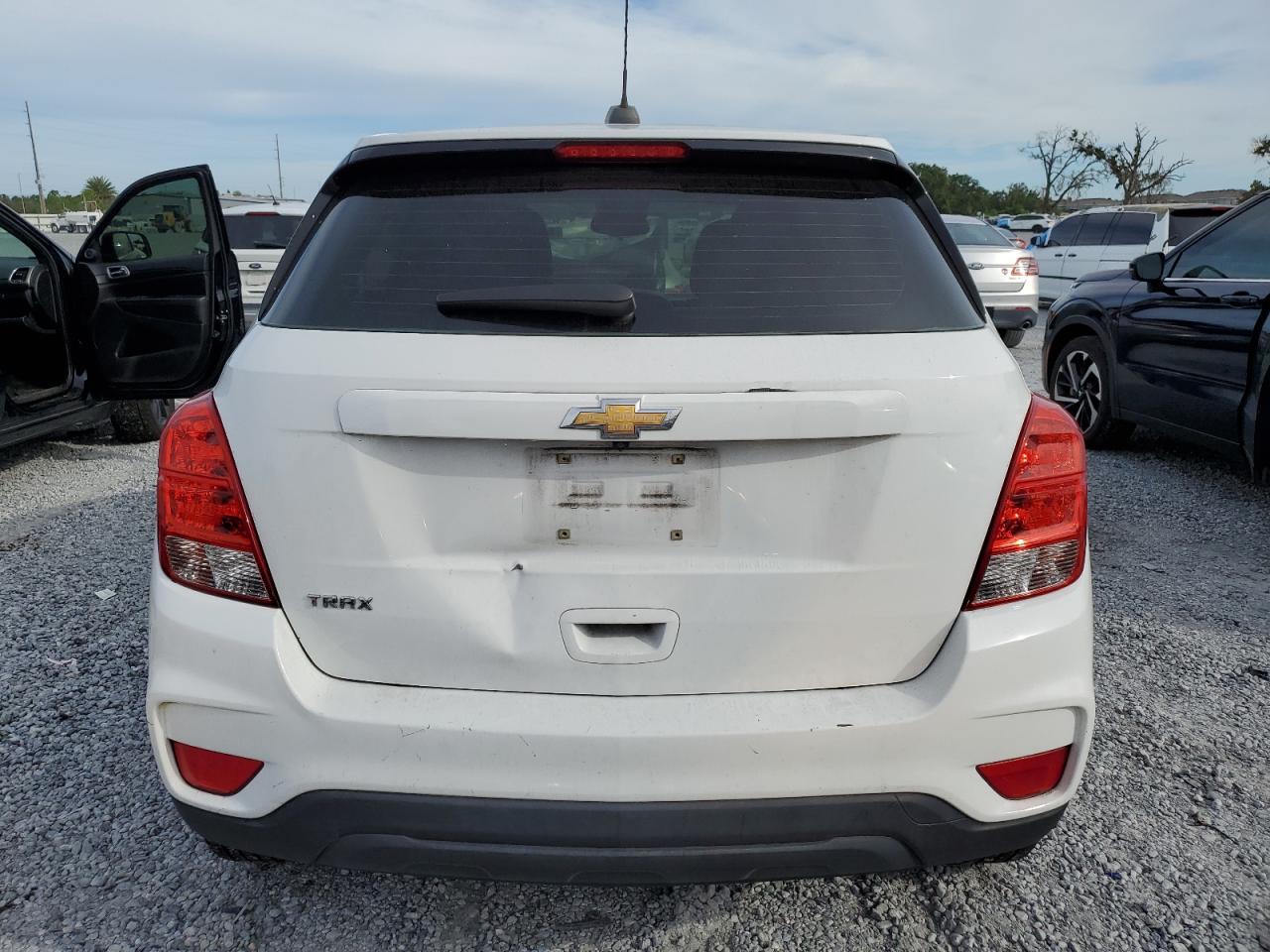 2017 Chevrolet Trax Ls VIN: KL7CJKSB2HB101381 Lot: 82039835