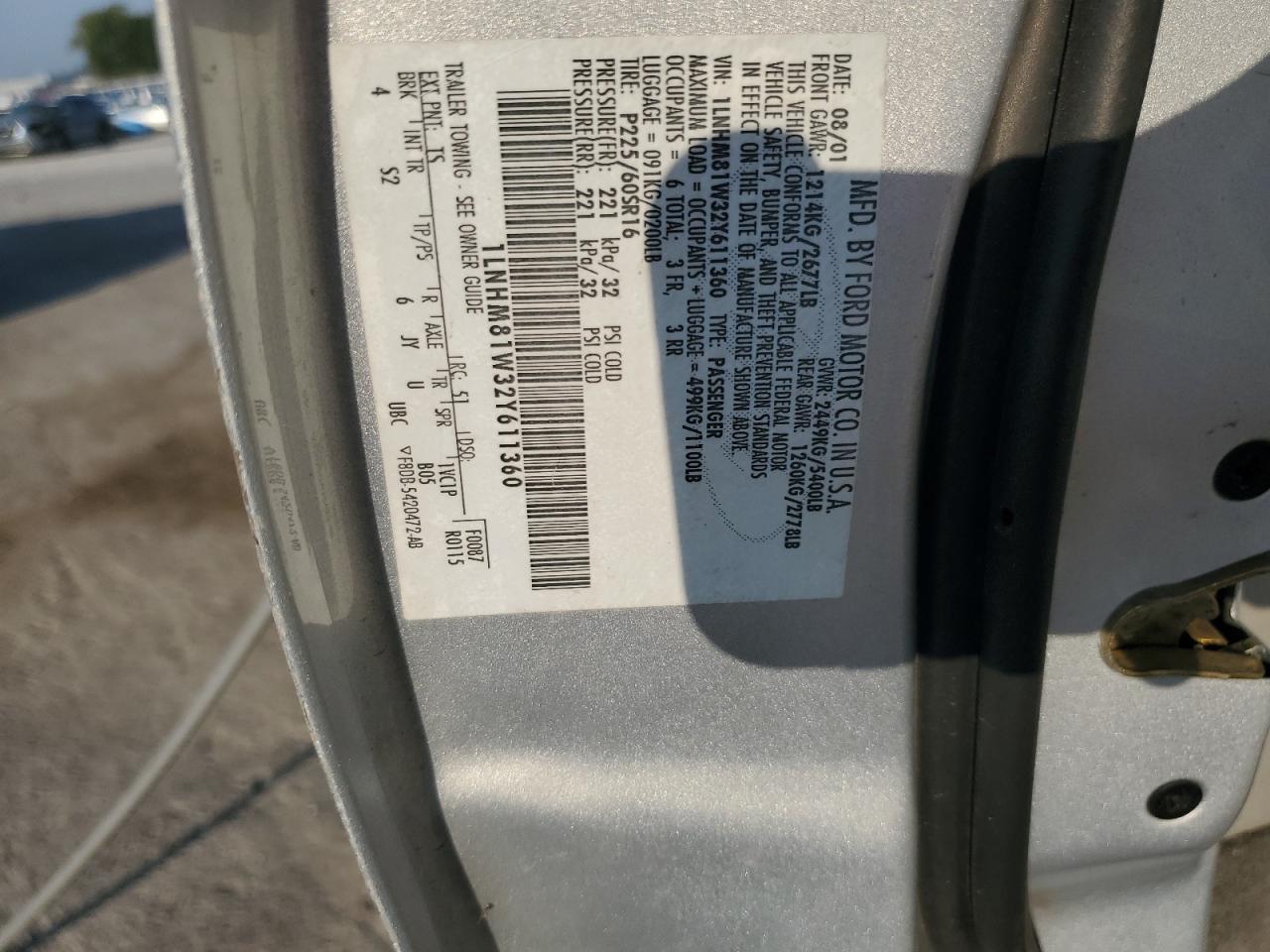 2002 Lincoln Town Car Executive VIN: 1LNHM81W32Y611360 Lot: 81111845