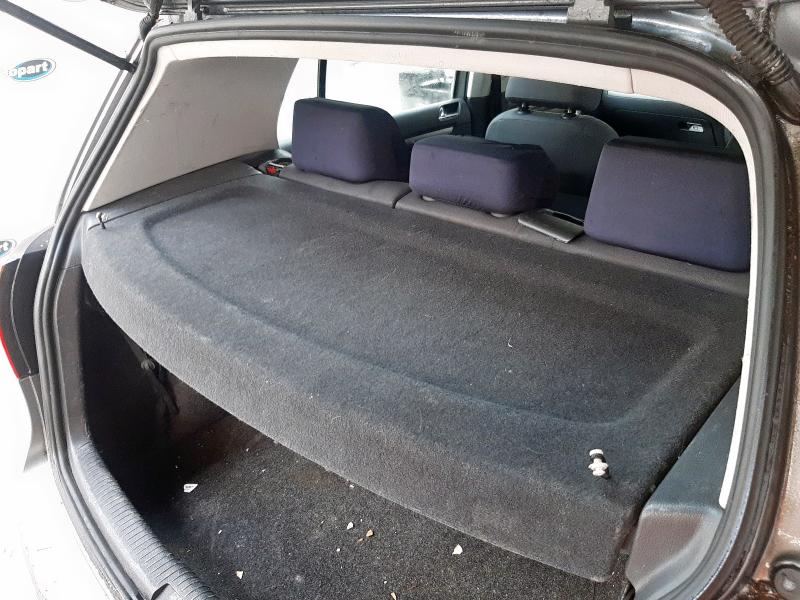 2004 VOLKSWAGEN GOLF FSI SE 