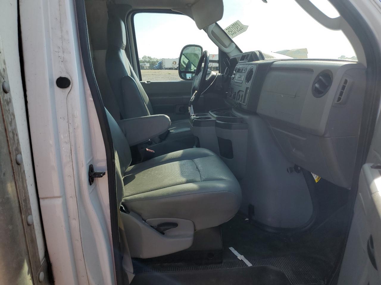 2019 Ford Econoline - Box Truck VIN: 1FDXE4FS6KDC50138 Lot: 93340695