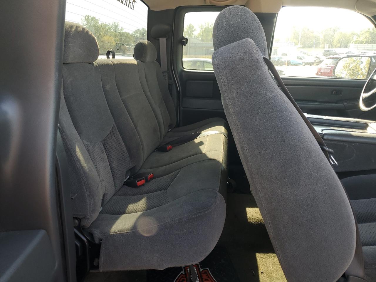 2005 Chevrolet Silverado C2500 Heavy Duty VIN: 1GCHC29U05E182448 Lot: 84376205