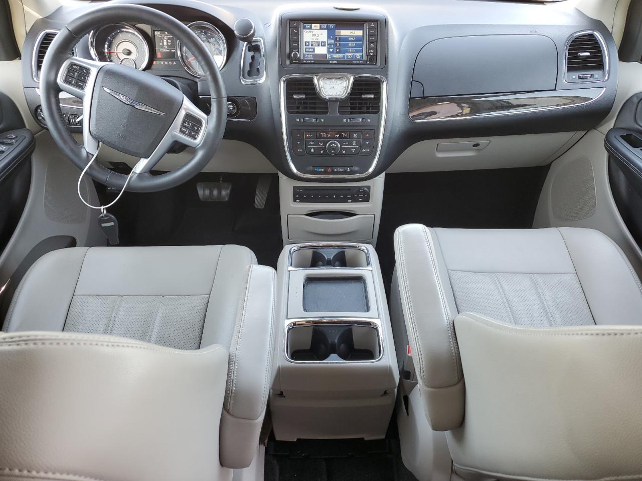 2011 Chrysler Town & Country Touring L VIN: 2A4RR8DGXBR747191 Lot: 81826615