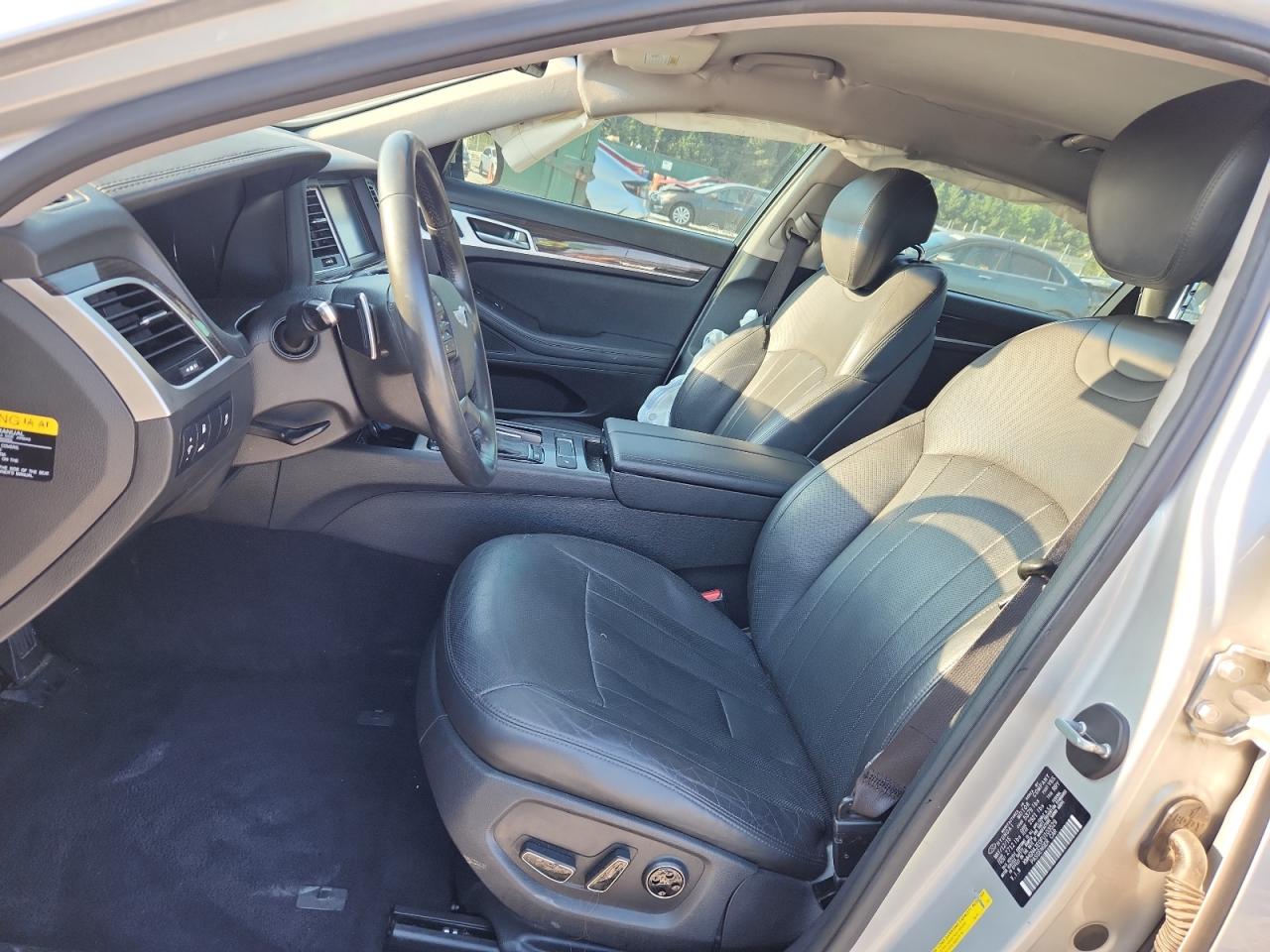 2015 Hyundai Genesis 3.8L VIN: KMHGN4JE0FU103529 Lot: 71224675