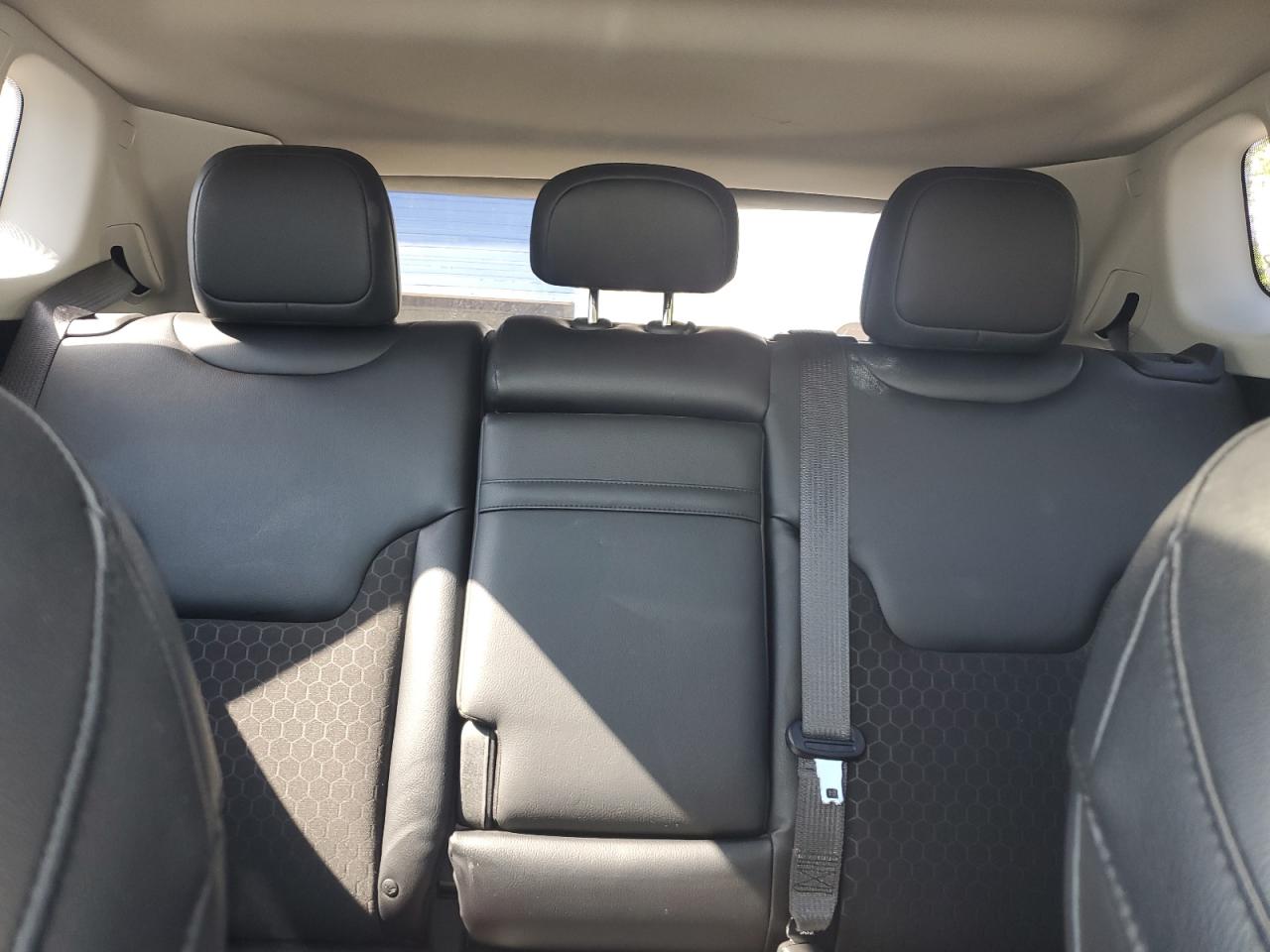 2018 Jeep Compass Latitude VIN: 3C4NJDBB3JT117004 Lot: 70420115