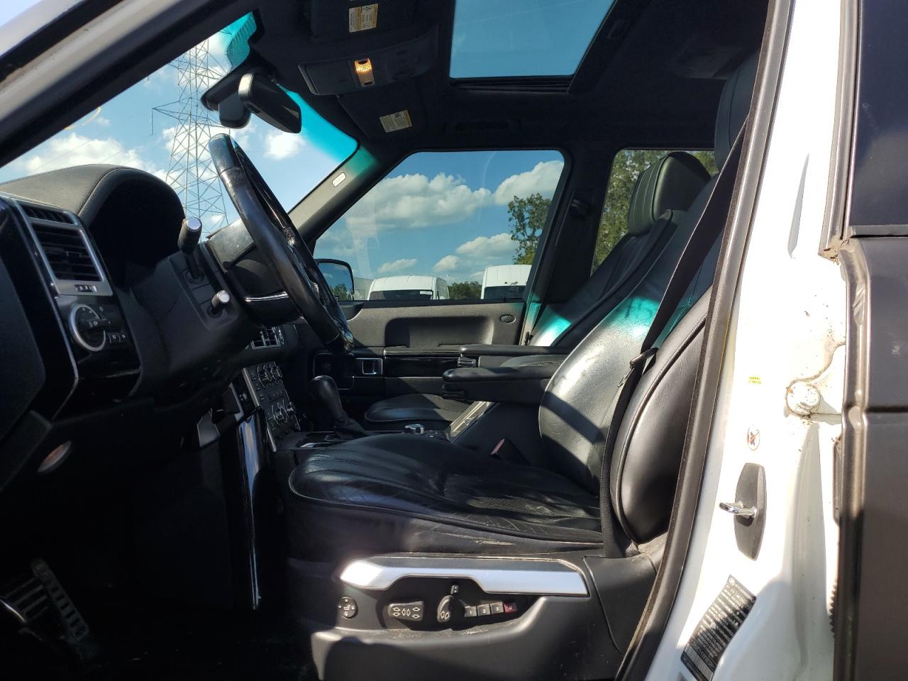2011 Land Rover Range Rover Hse Luxury VIN: SALMF1E40BA331524 Lot: 81327575