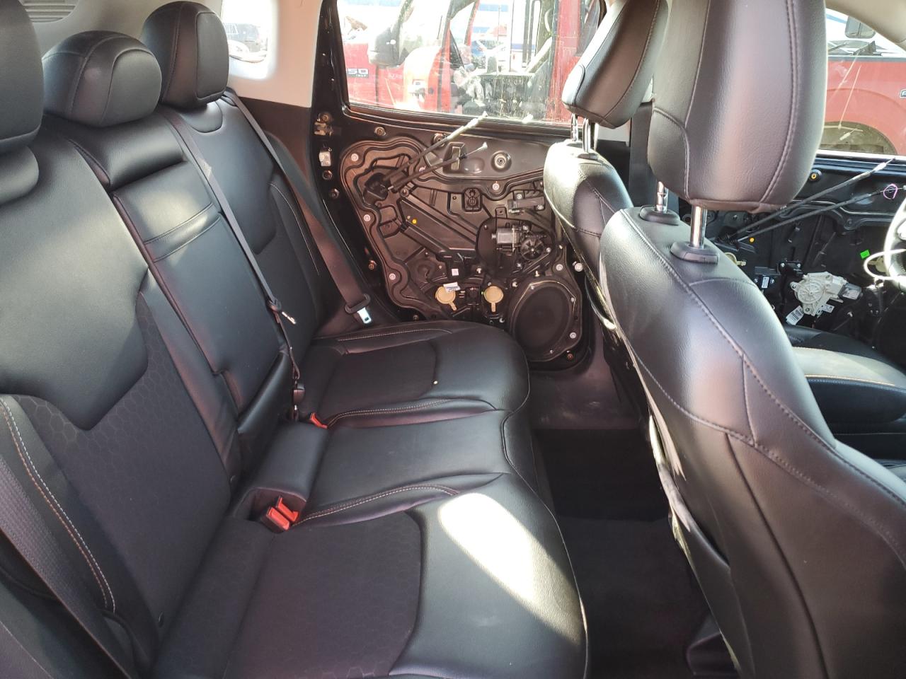 2018 Jeep Compass Latitude VIN: 3C4NJDBB4JT283726 Lot: 81371885