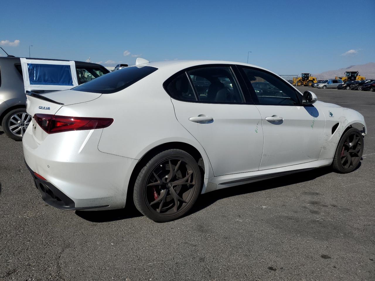 2018 Alfa Romeo Giulia Quadrifoglio white null gas ZARFAEAV8J7584256 photo #4