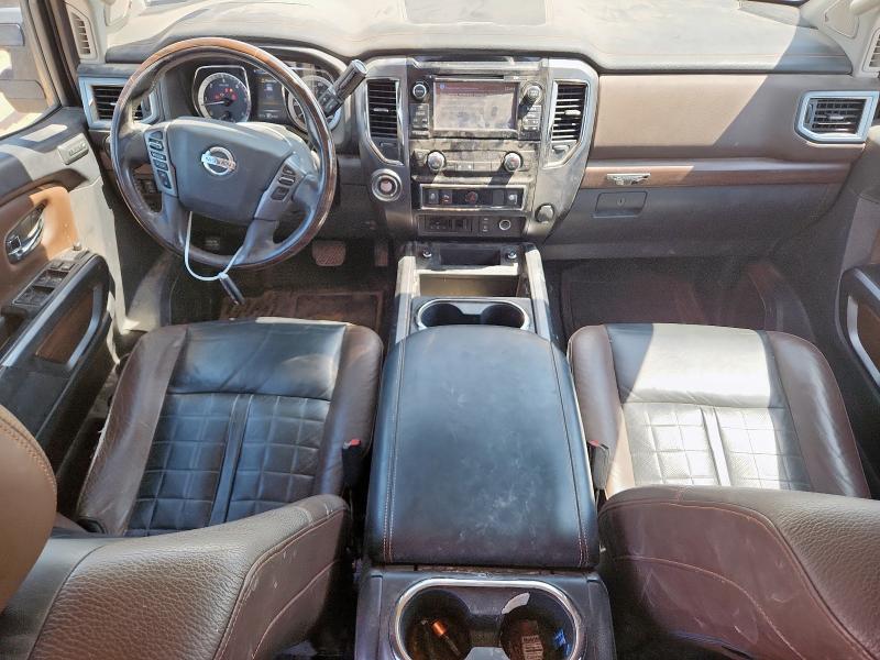 Pickups NISSAN TITAN 2016 Biały
