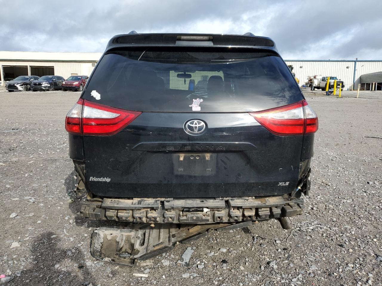 2016 Toyota Sienna Xle VIN: 5TDYK3DC2GS727327 Lot: 82152655