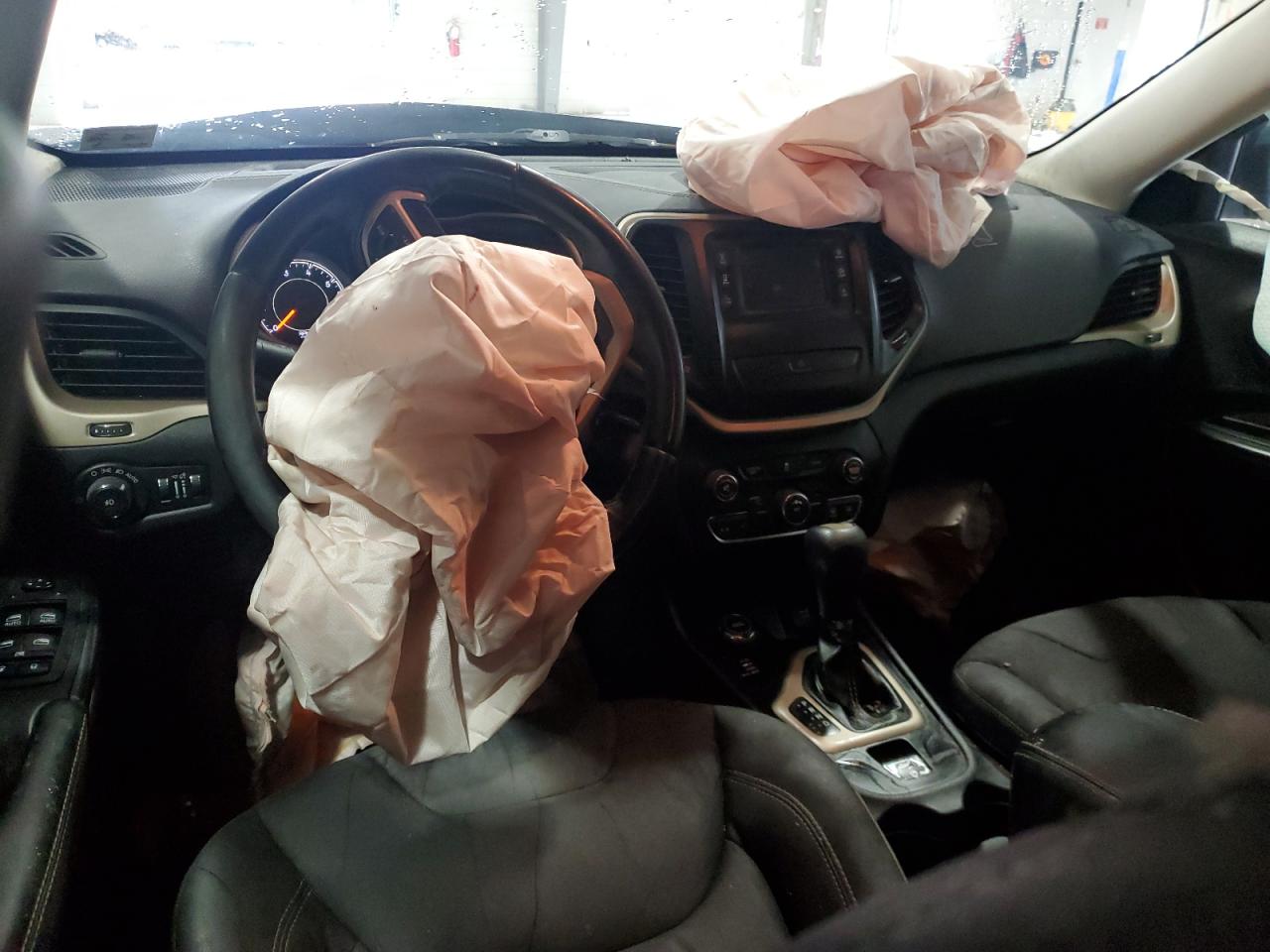 2015 Jeep Cherokee Latitude VIN: 1C4PJMCB7FW562886 Lot: 81183125