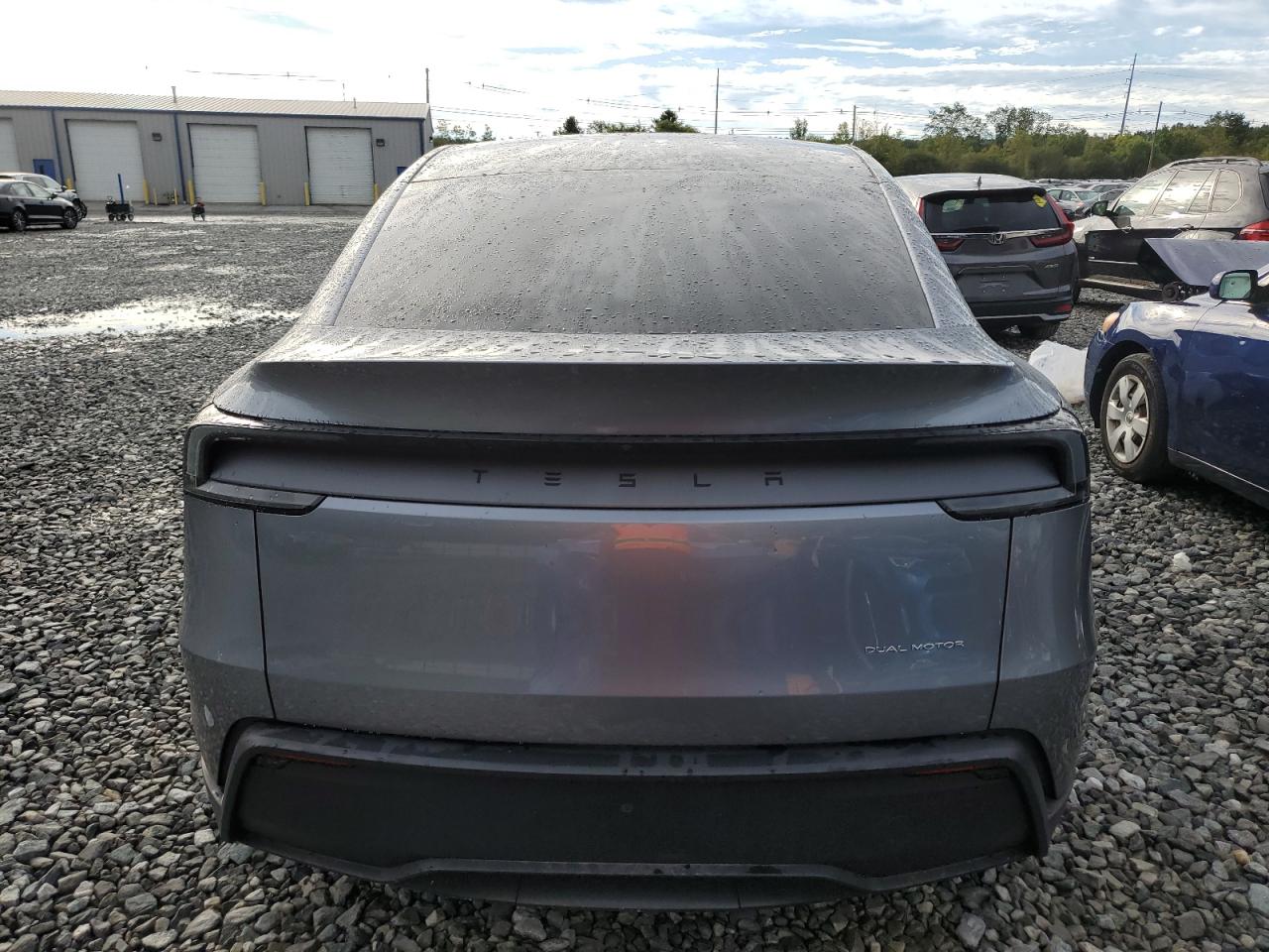 2026 Tesla Model Y VIN: 7SAYGDEEXTA411681 Lot: 81273655