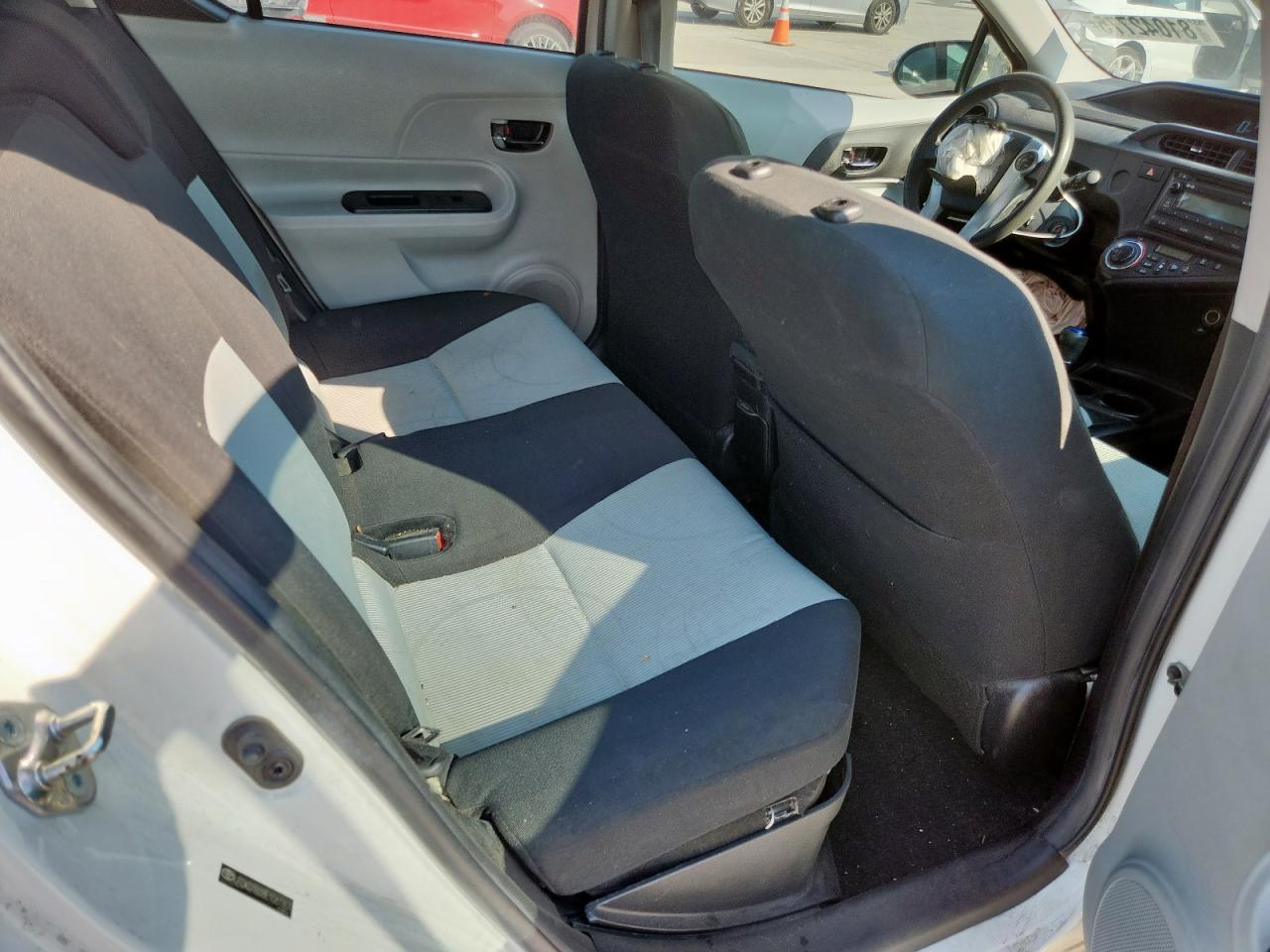 2014 Toyota Prius C VIN: JTDKDTB38E1061801 Lot: 81042775