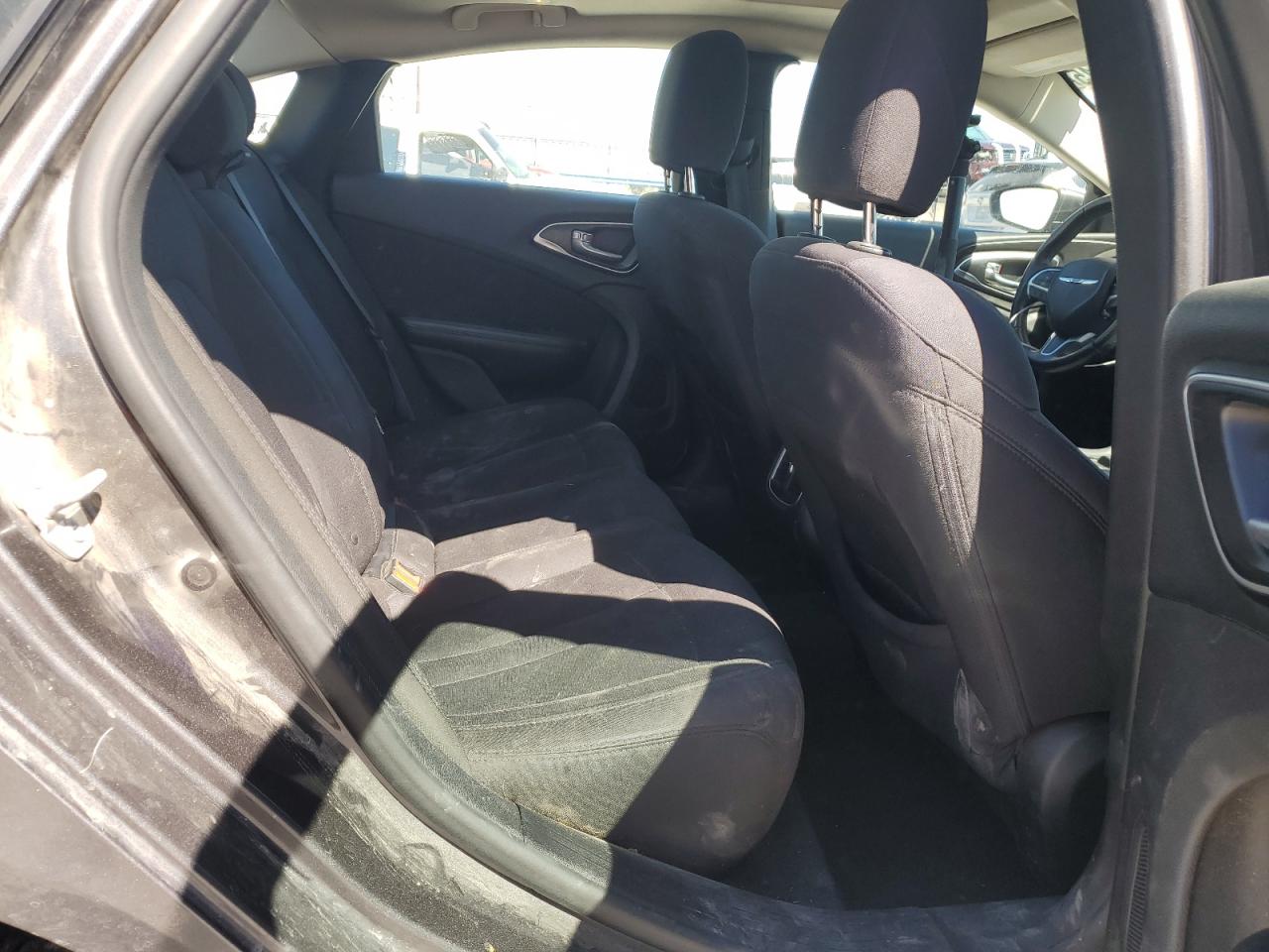 2015 Chrysler 200 Limited VIN: 1C3CCCAB0FN655037 Lot: 82134645