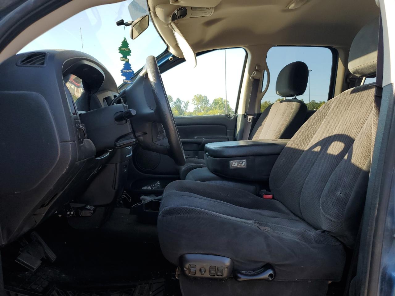 2003 Dodge Ram 1500 St VIN: 1D7HA18D43J588325 Lot: 70256205