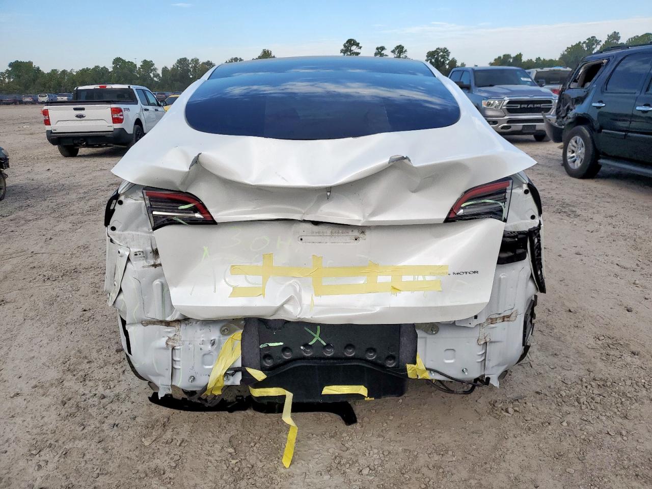 2022 Tesla Model Y VIN: 7SAYGDEE7NF354815 Lot: 81933395