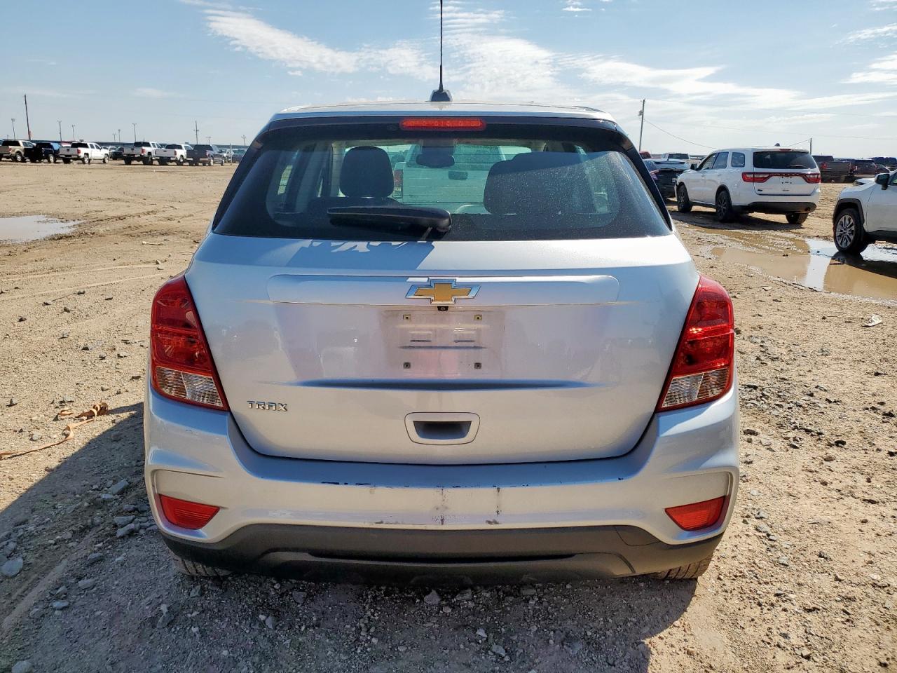2018 Chevrolet Trax Ls VIN: KL7CJKSB9JB564138 Lot: 71675095