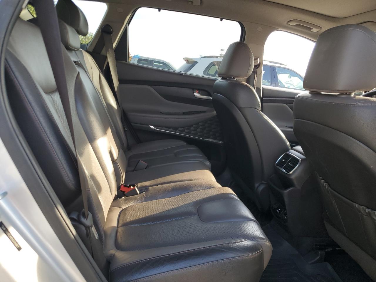 2019 Hyundai Santa Fe Limited VIN: 5NMS5CAD4KH005007 Lot: 84243575