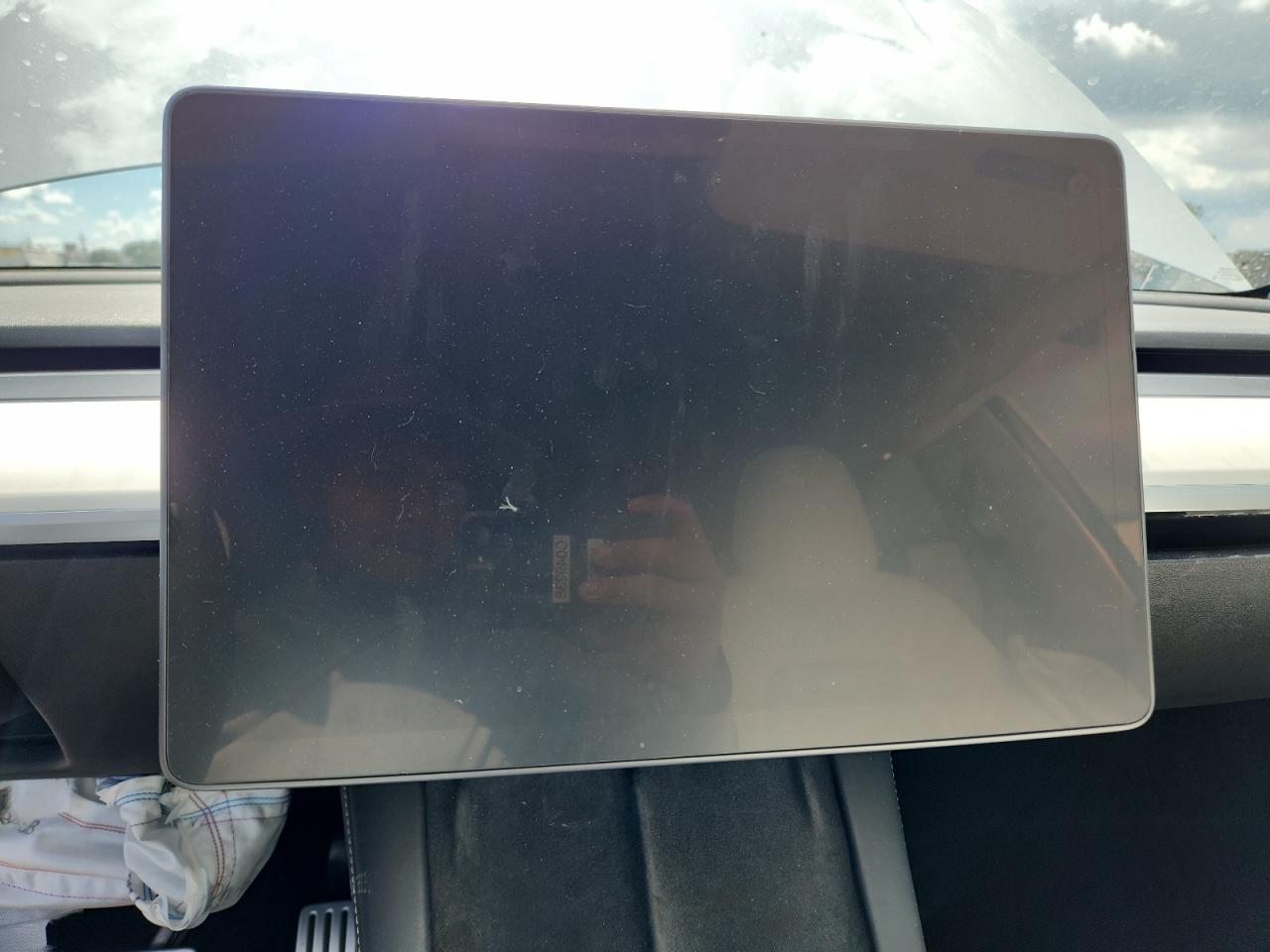 2022 Tesla Model Y VIN: 7SAYGDEF2NF322332 Lot: 82070175