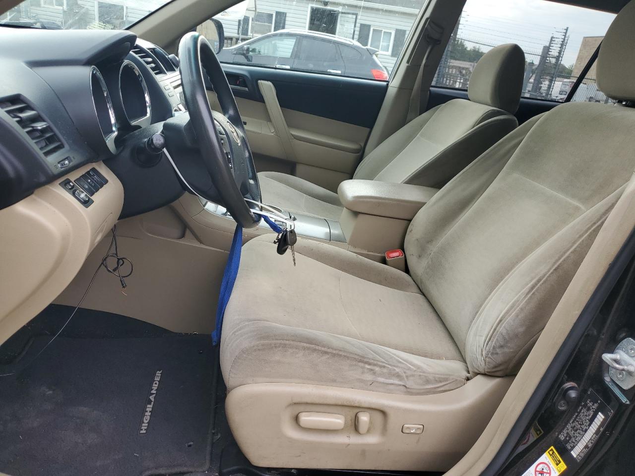 2011 Toyota Highlander Base VIN: 5TDZK3EH9BS042393 Lot: 81420255