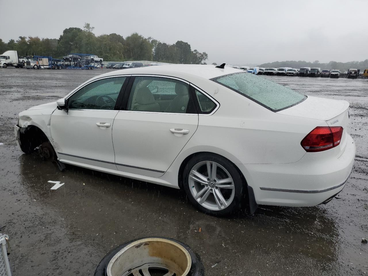 2015 Volkswagen Passat Sel VIN: 1VWCT7A32FC062672 Lot: 81548535