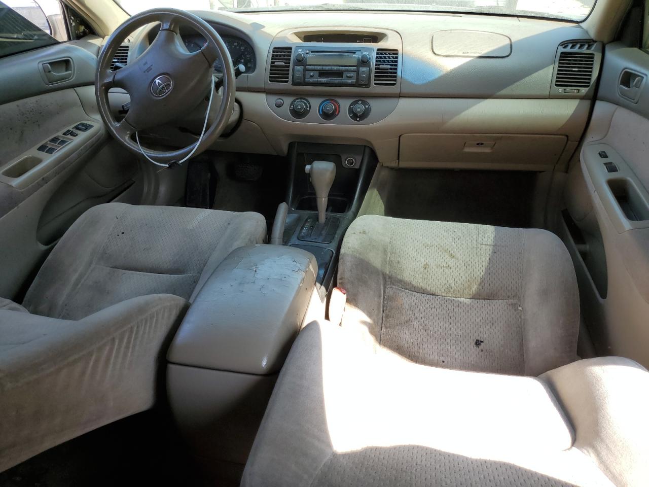 2004 Toyota Camry Le VIN: JTDBE32K140281516 Lot: 71868425