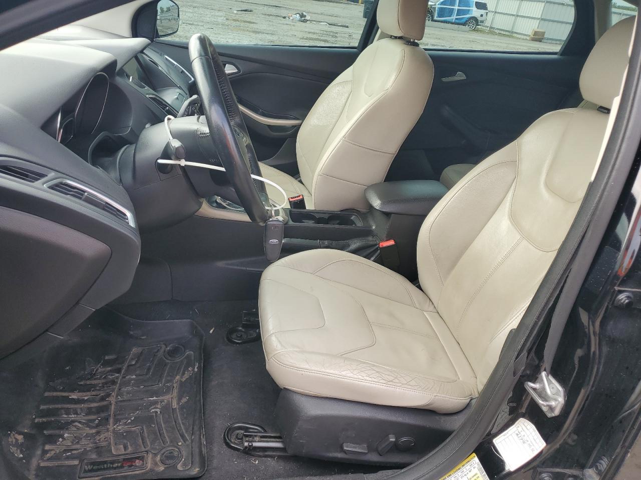 2016 Ford Focus Titanium VIN: 1FADP3N27GL332640 Lot: 81454045