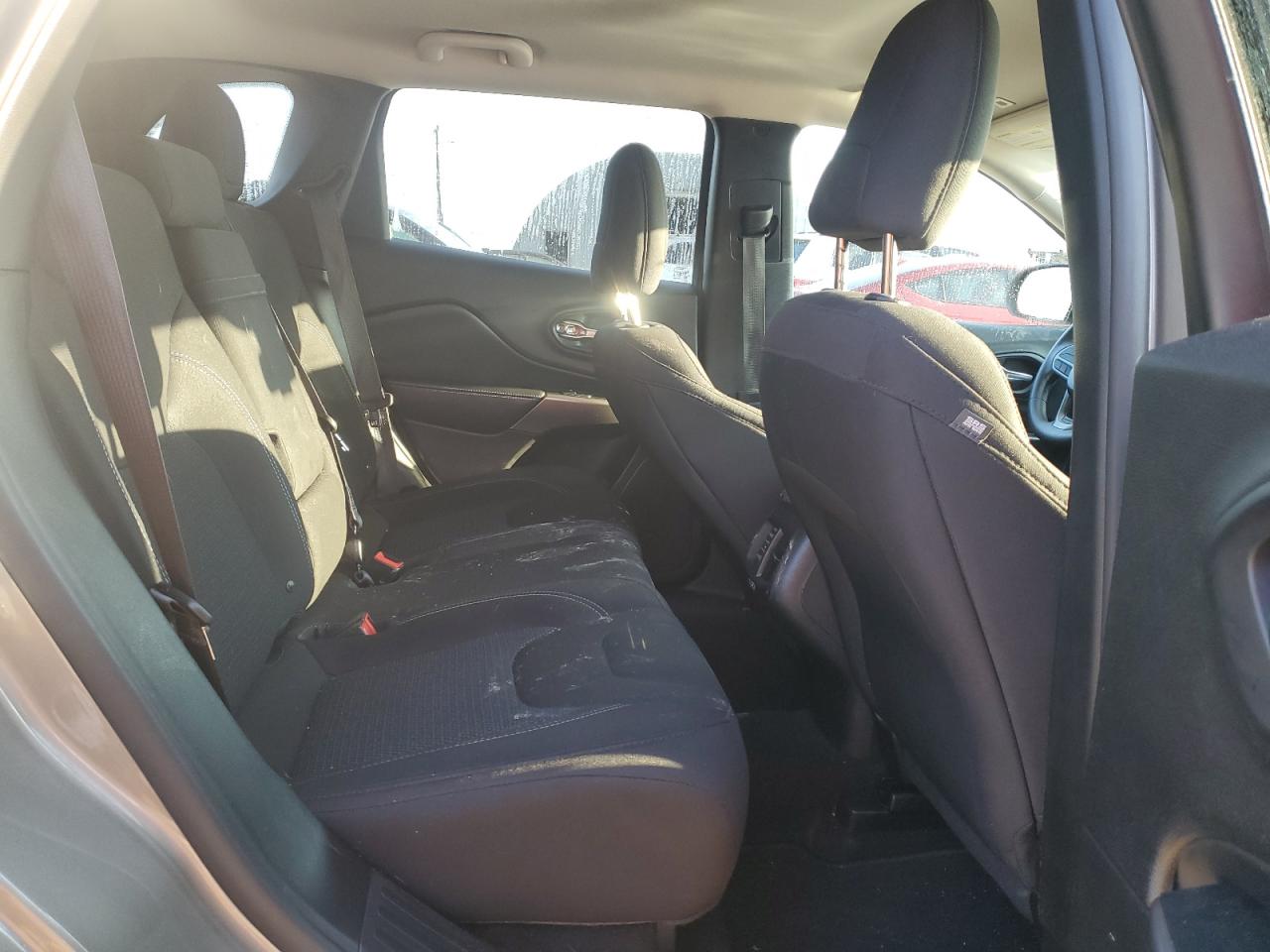 2019 Jeep Cherokee Latitude VIN: 1C4PJLCBXKD387470 Lot: 71311435