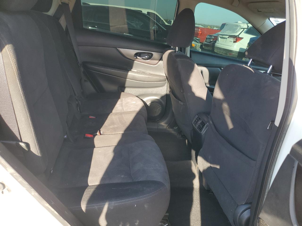 2016 Nissan Rogue S VIN: KNMAT2MV1GP605773 Lot: 81820235