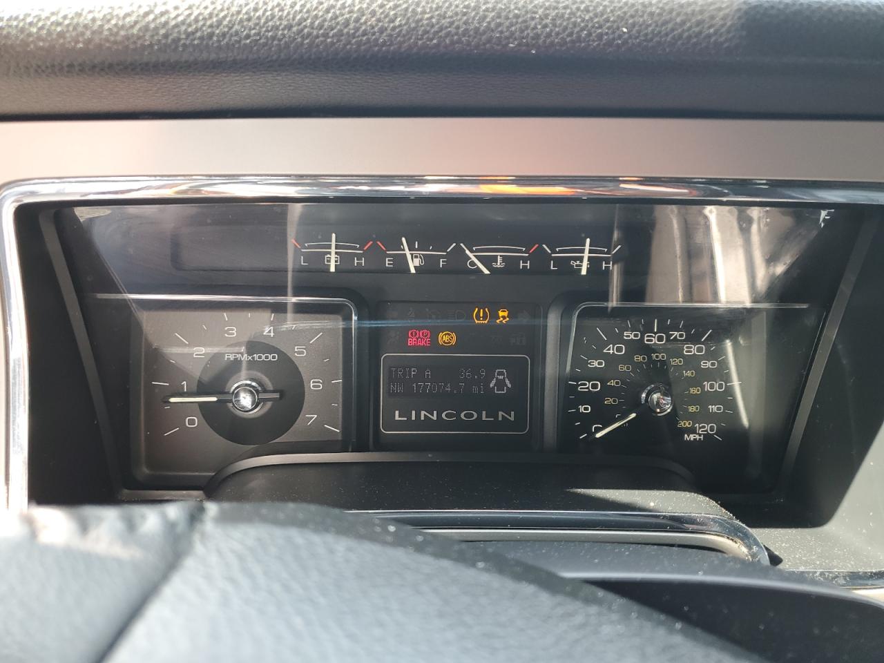 2010 Lincoln Navigator VIN: 5LMJJ2J5XAEJ08730 Lot: 83793645