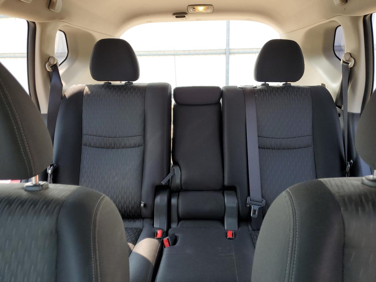 2017 Nissan Rogue S VIN: JN8AT2MT0HW393765 Lot: 82057655