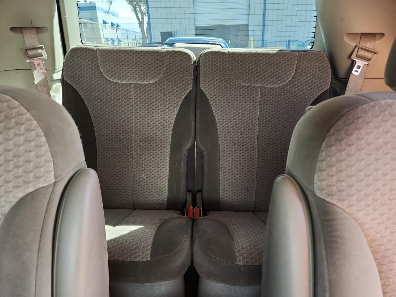 2005 Chrysler Pacifica Touring VIN: 2C4GM68445R670838 Lot: 71689755