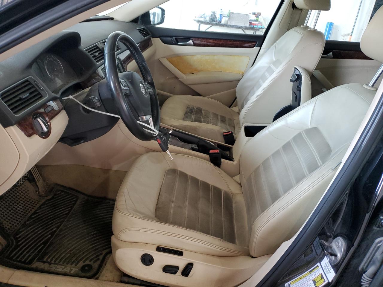 2013 Volkswagen Passat Sel VIN: 1VWCN7A30DC136176 Lot: 70900325