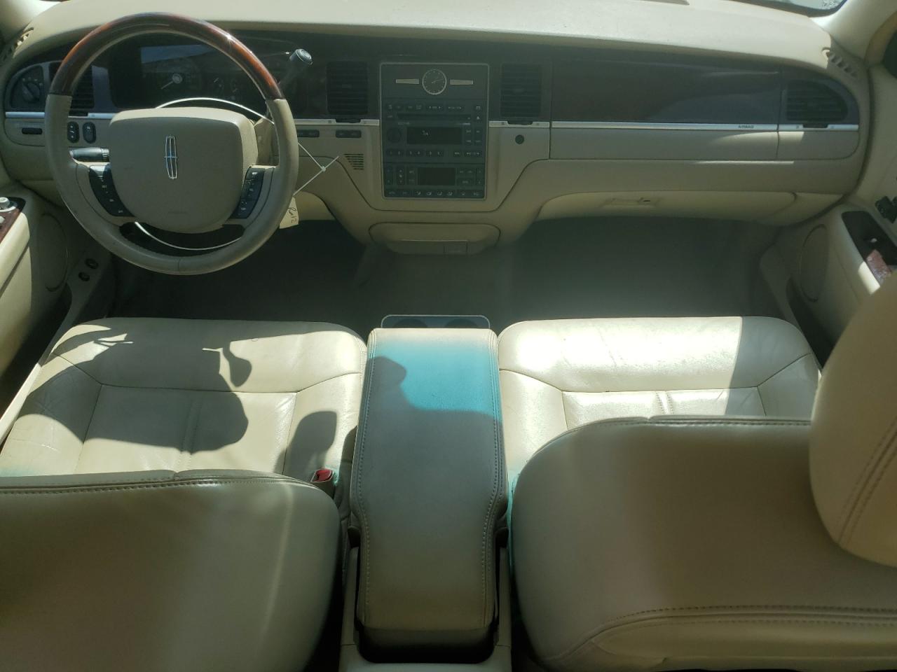 2009 Lincoln Town Car Signature Limited VIN: 2LNHM82V59X610811 Lot: 80605895