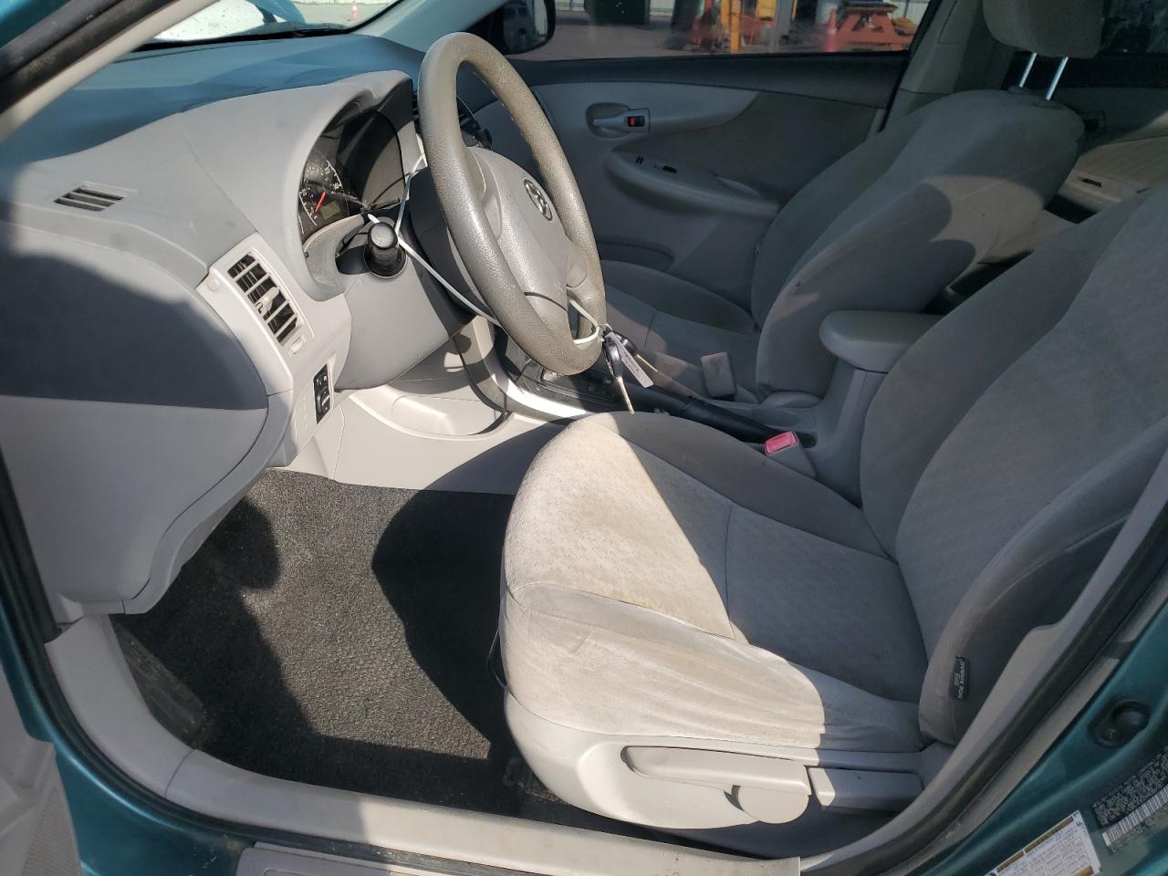 2009 Toyota Corolla Base VIN: JTDBL40E099055981 Lot: 84383995