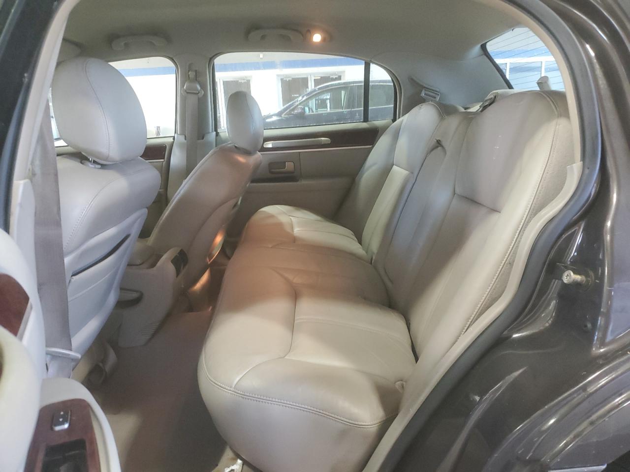 2005 Lincoln Town Car Signature Limited VIN: 1LNHM82W35Y613371 Lot: 71166885