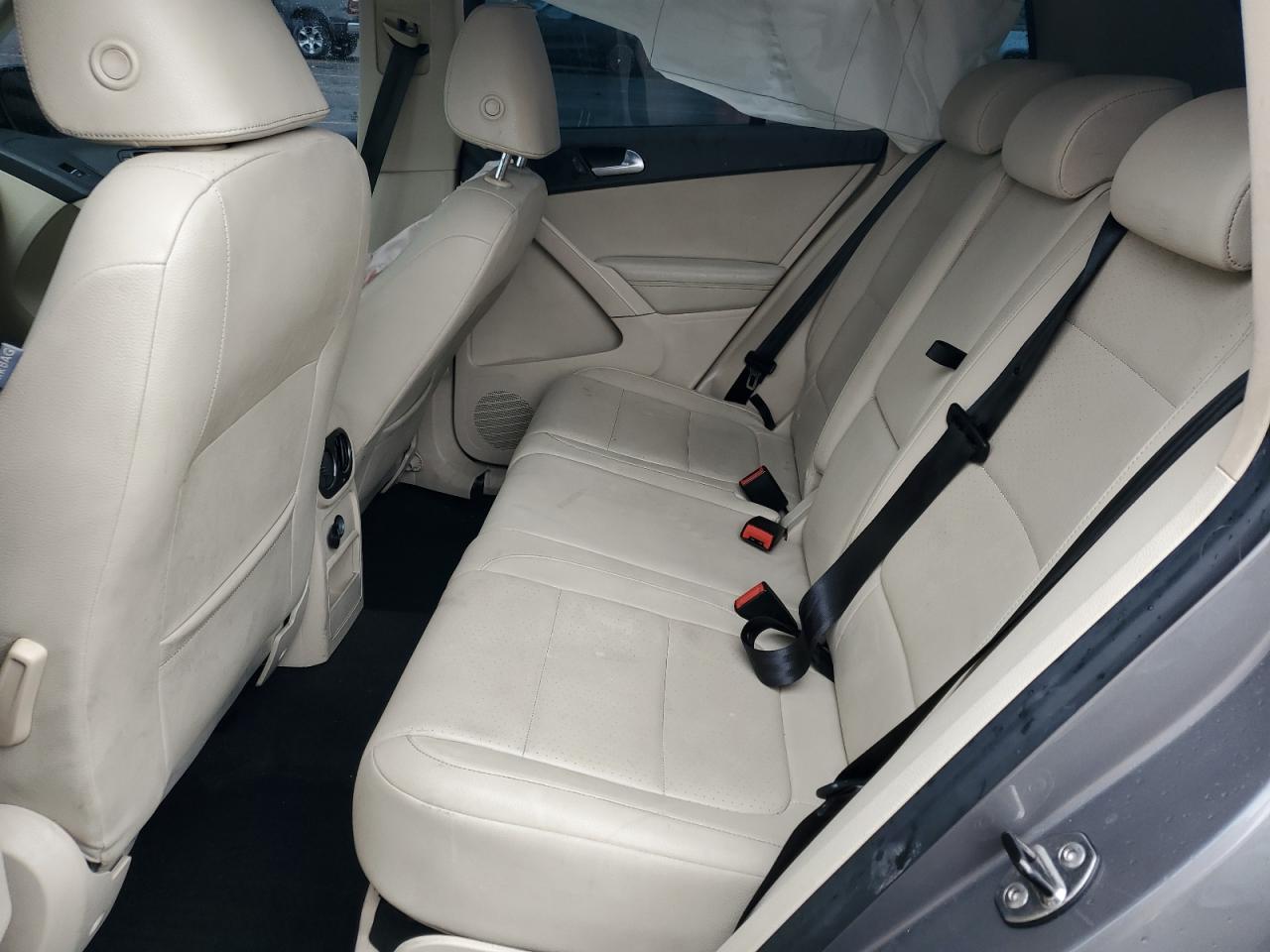 2011 Volkswagen Tiguan S VIN: WVGAV7AX2BW537801 Lot: 81484175