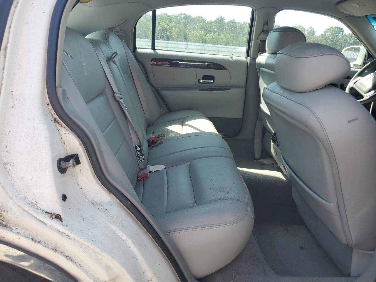 2001 Lincoln Town Car Executive VIN: 1LNHM81W81Y697408 Lot: 71071315