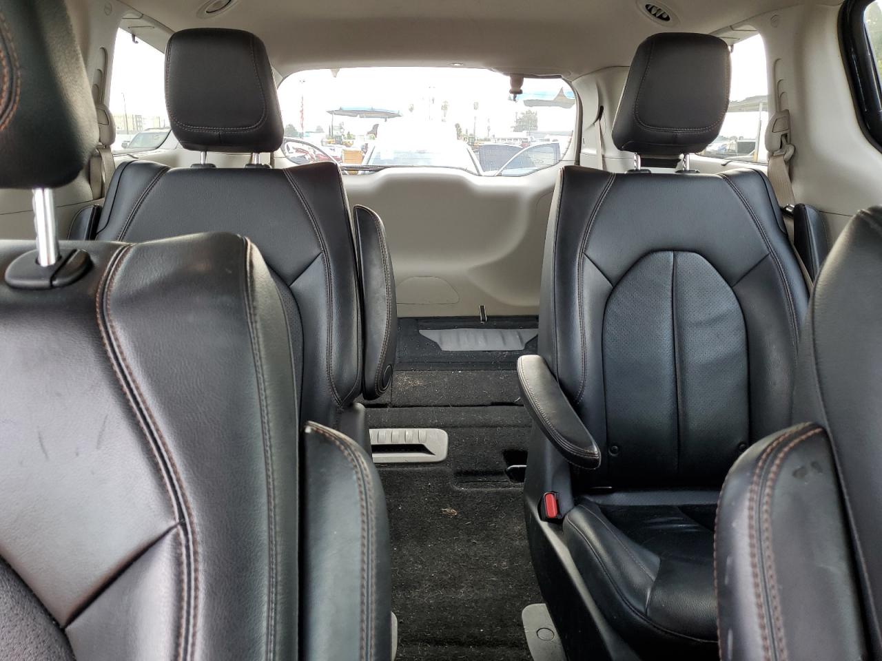 2018 Chrysler Pacifica Hybrid Touring L VIN: 2C4RC1L75JR248216 Lot: 80653765