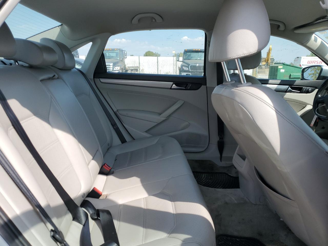 2015 Volkswagen Passat S VIN: 1VWAT7A31FC038144 Lot: 80991965