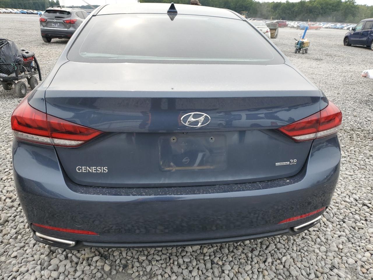 2015 Hyundai Genesis 3.8L VIN: KMHGN4JE5FU068213 Lot: 71727935