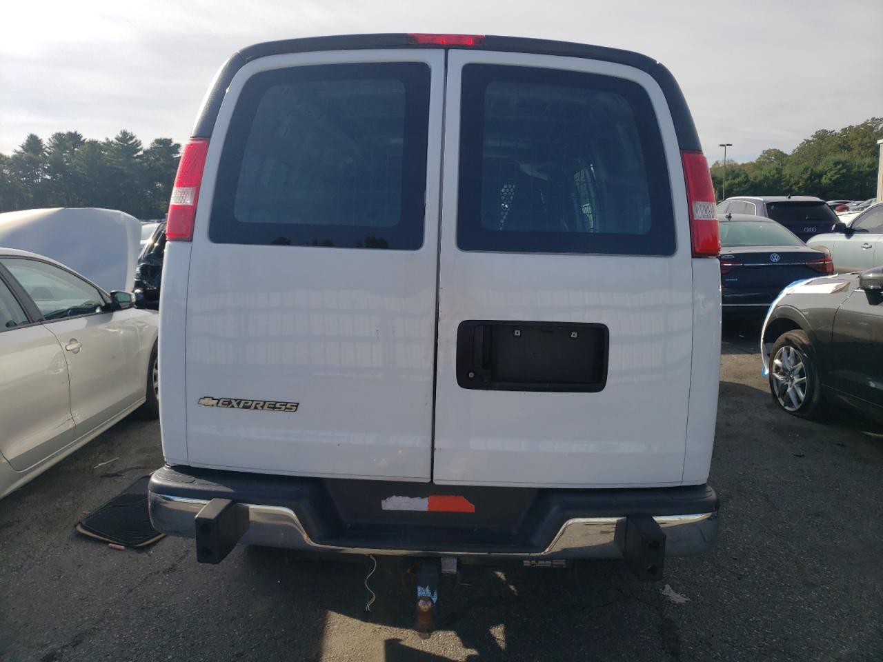 2018 Chevrolet Express G2500 VIN: 1GCWGAFG2J1912527 Lot: 81671475