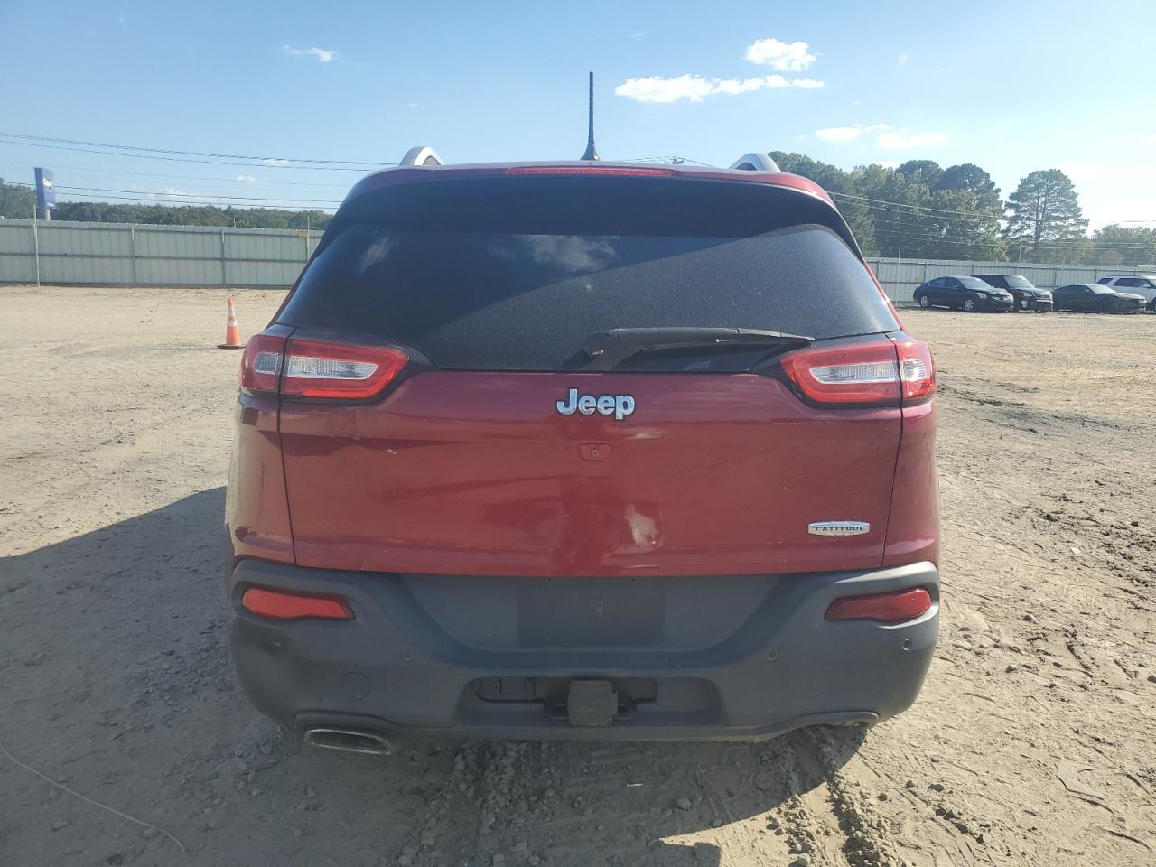 2015 Jeep Cherokee Latitude VIN: 1C4PJLCS1FW701808 Lot: 81718395