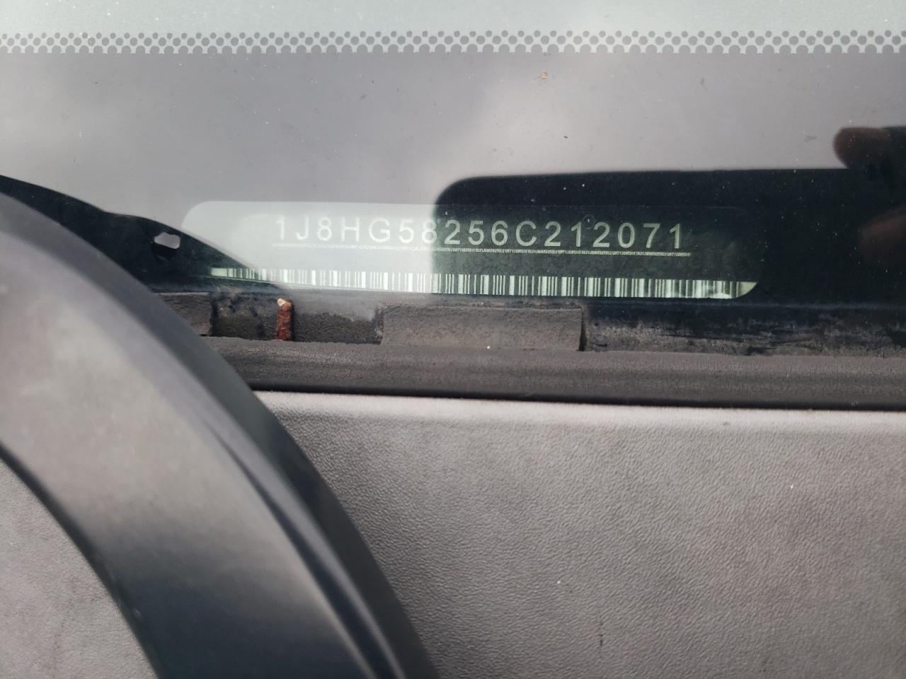 2006 Jeep Commander Limited VIN: 1J8HG58256C212071 Lot: 83961595