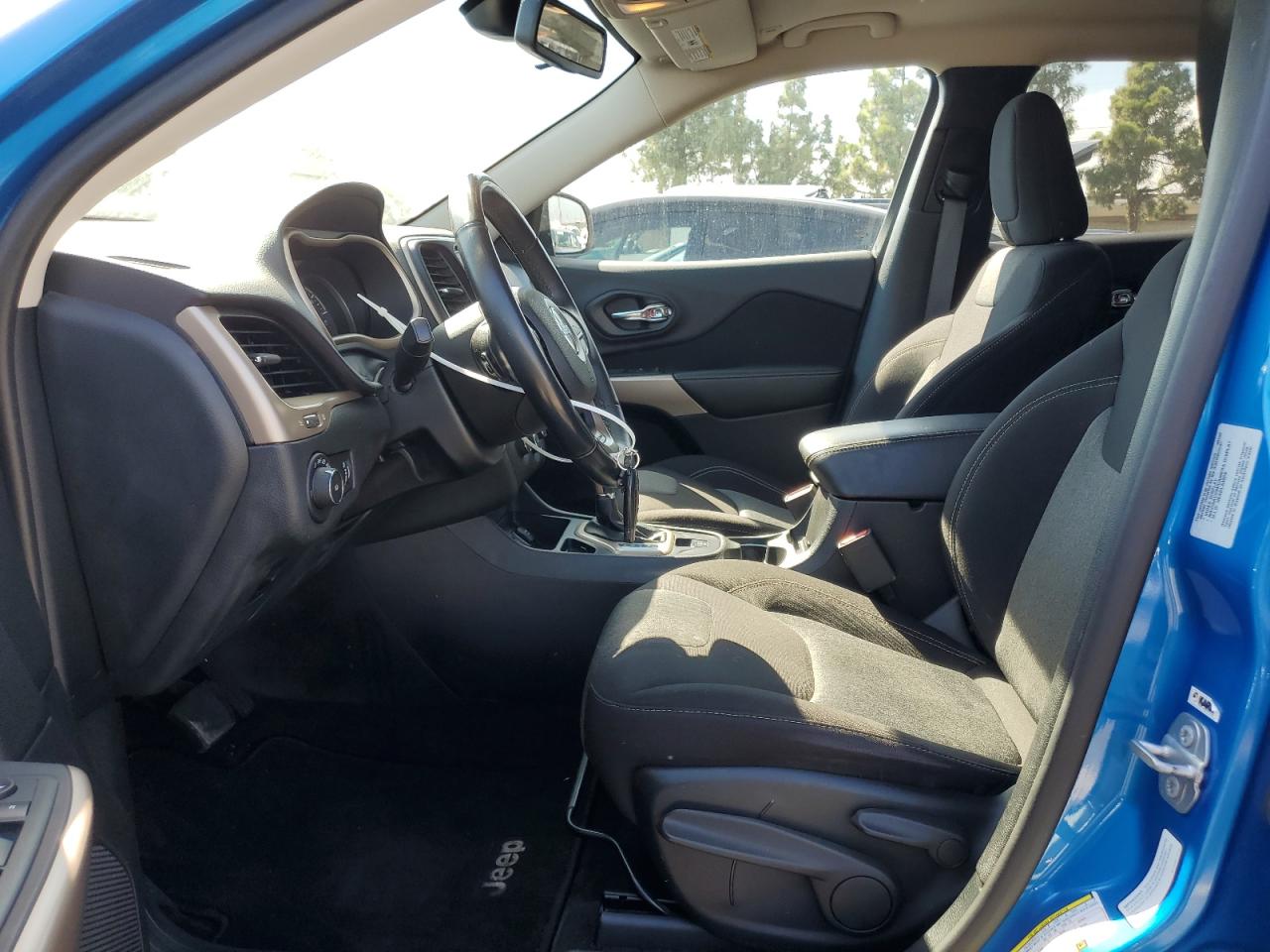 2018 Jeep Cherokee Latitude VIN: 1C4PJLCB9JD540676 Lot: 81262115